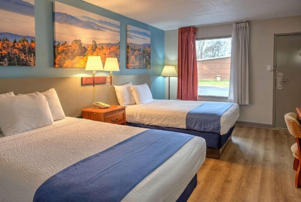 Days Inn by Wyndham Harriman image 10