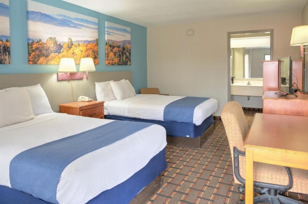 Days Inn by Wyndham Harriman image 26