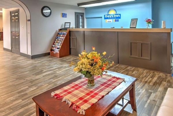 Days Inn by Wyndham Harriman image 7